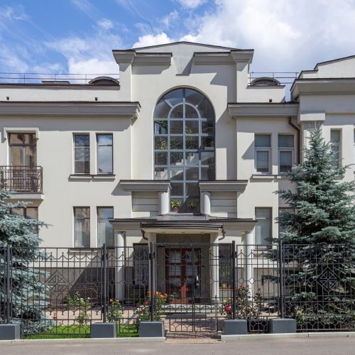 В Москве есть редкий формат — когда центр остаётся тихим