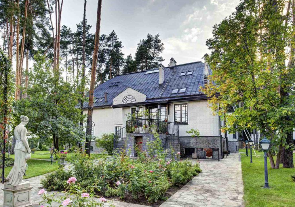 Резиденция в поселке Раздоры